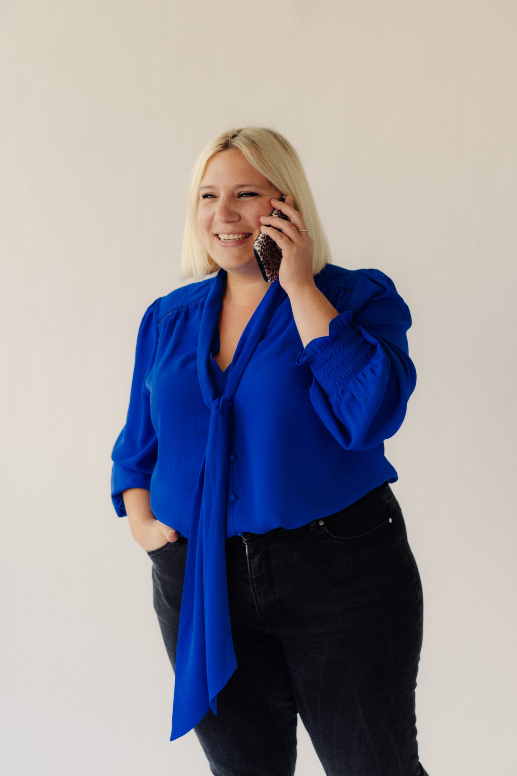 Laura Lierman, LOSH Consultancy, aan de telefoon